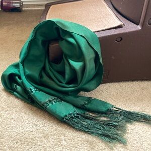 🌲 Forest Emerald Green Scarf with Tasseled Edges